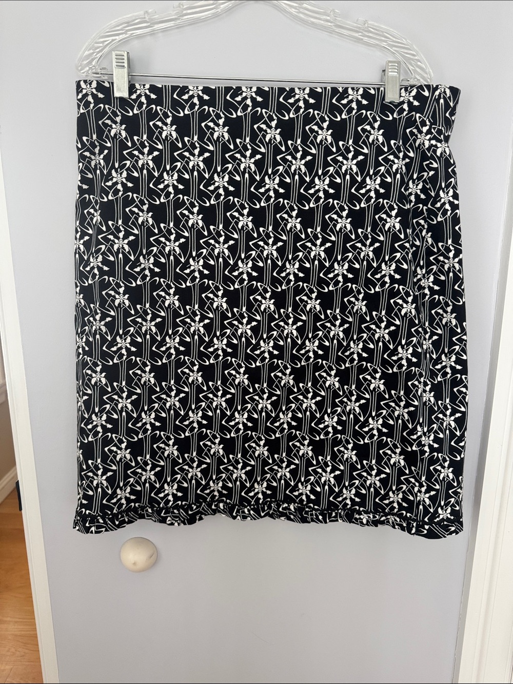 Studio M Black and White Stretch Pencil Skirt